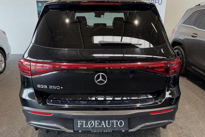 Sort Mercedes EQB250+ fra 2024