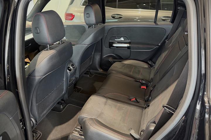 Sort Mercedes EQB250+ fra 2024