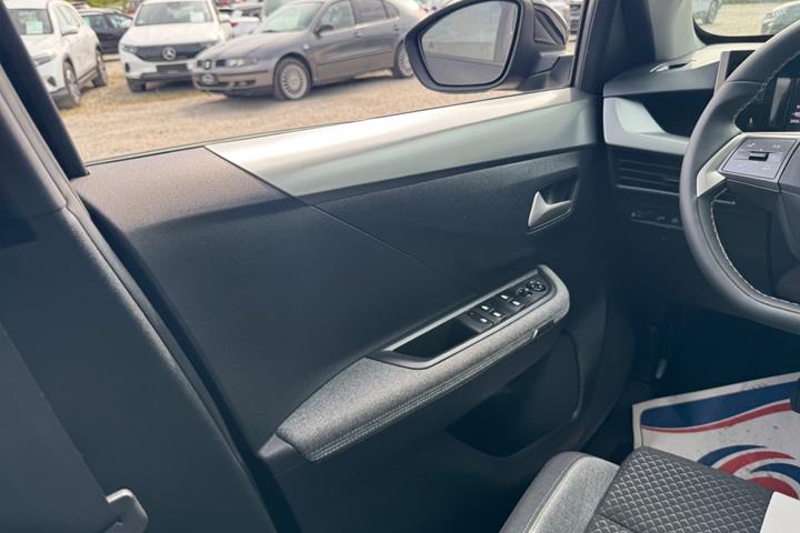 Grøn Opel Frontera fra 2025
