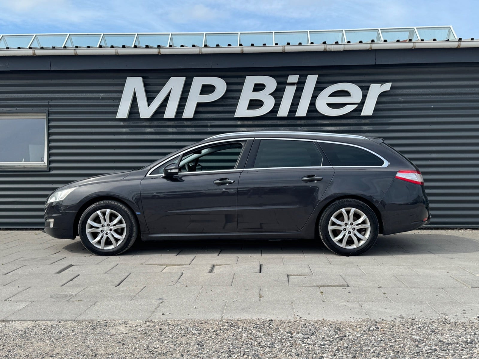 Grå Peugeot 508 fra 2012