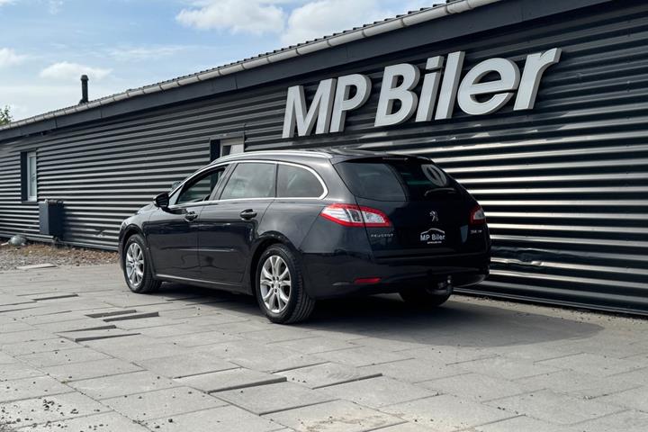 Grå Peugeot 508 fra 2012