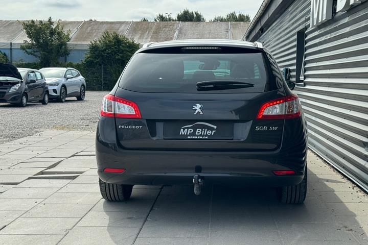 Grå Peugeot 508 fra 2012