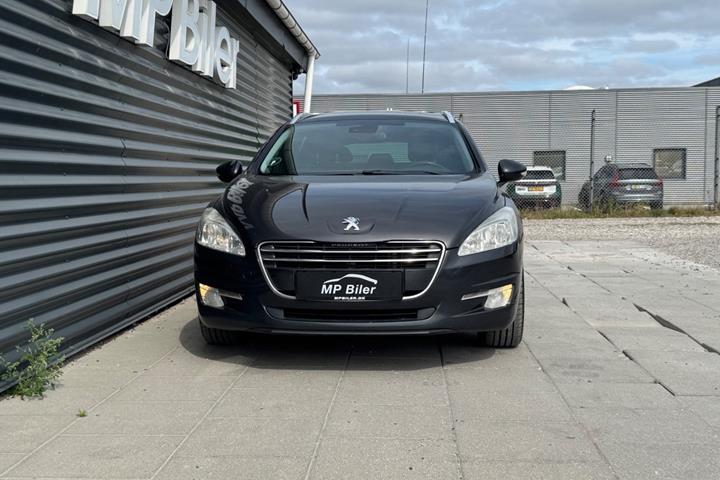 Grå Peugeot 508 fra 2012