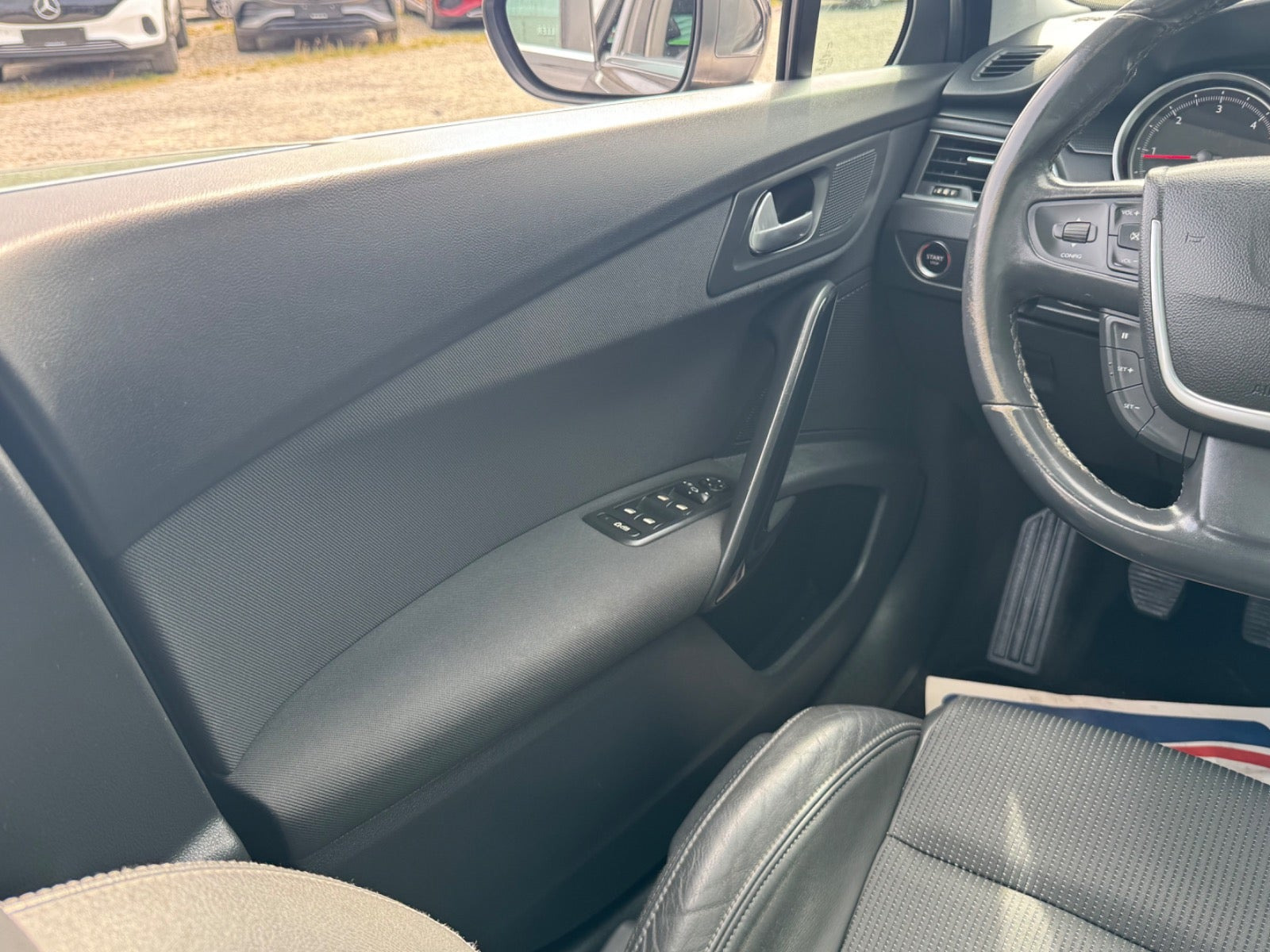 Grå Peugeot 508 fra 2012