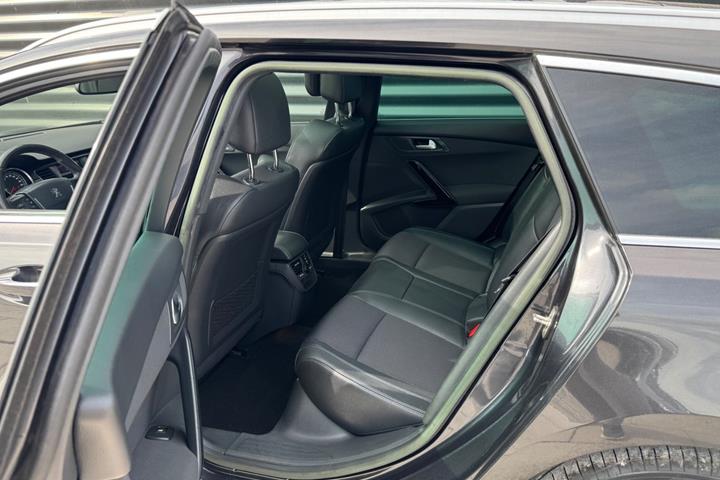 Grå Peugeot 508 fra 2012