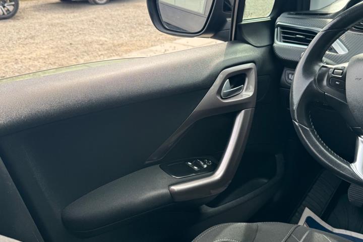 Grøn Peugeot 2008 fra 2013