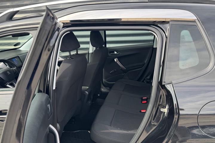 Grøn Peugeot 2008 fra 2013