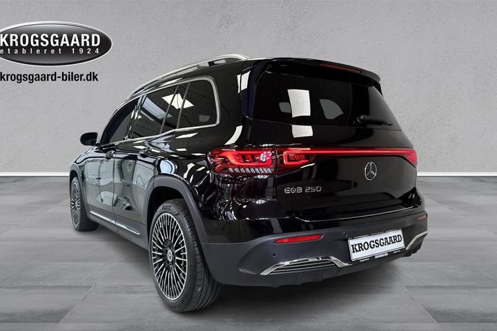 Sort Mercedes EQB250 fra 2023