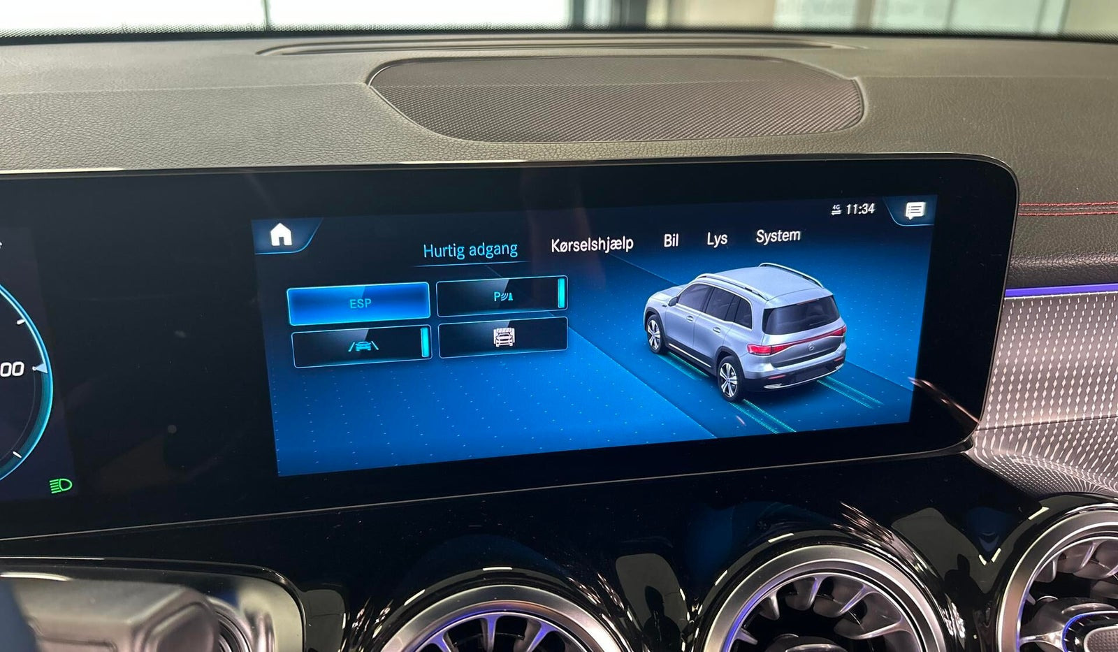 Sort Mercedes EQB250 fra 2023