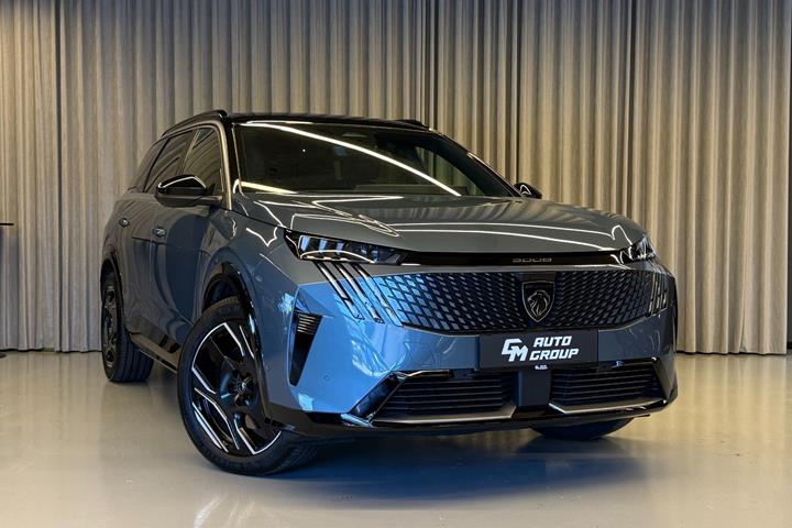 Grå Peugeot e-5008 fra 2025