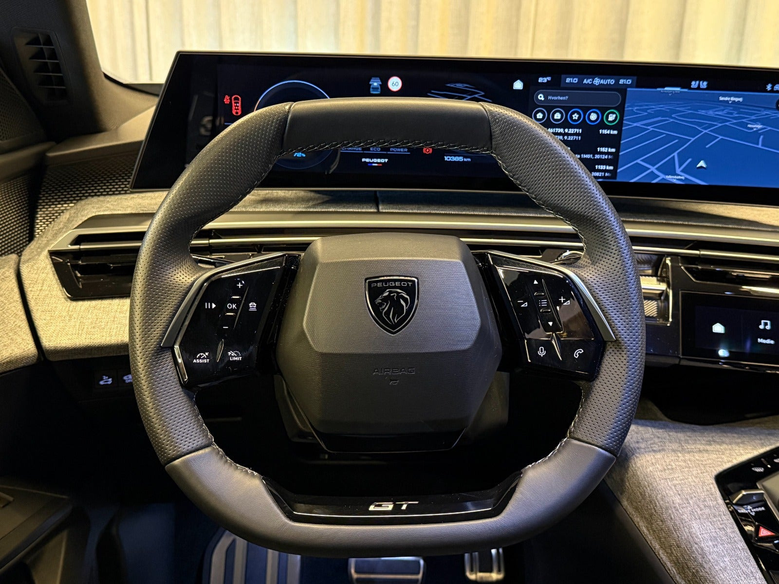 Grå Peugeot e-5008 fra 2025