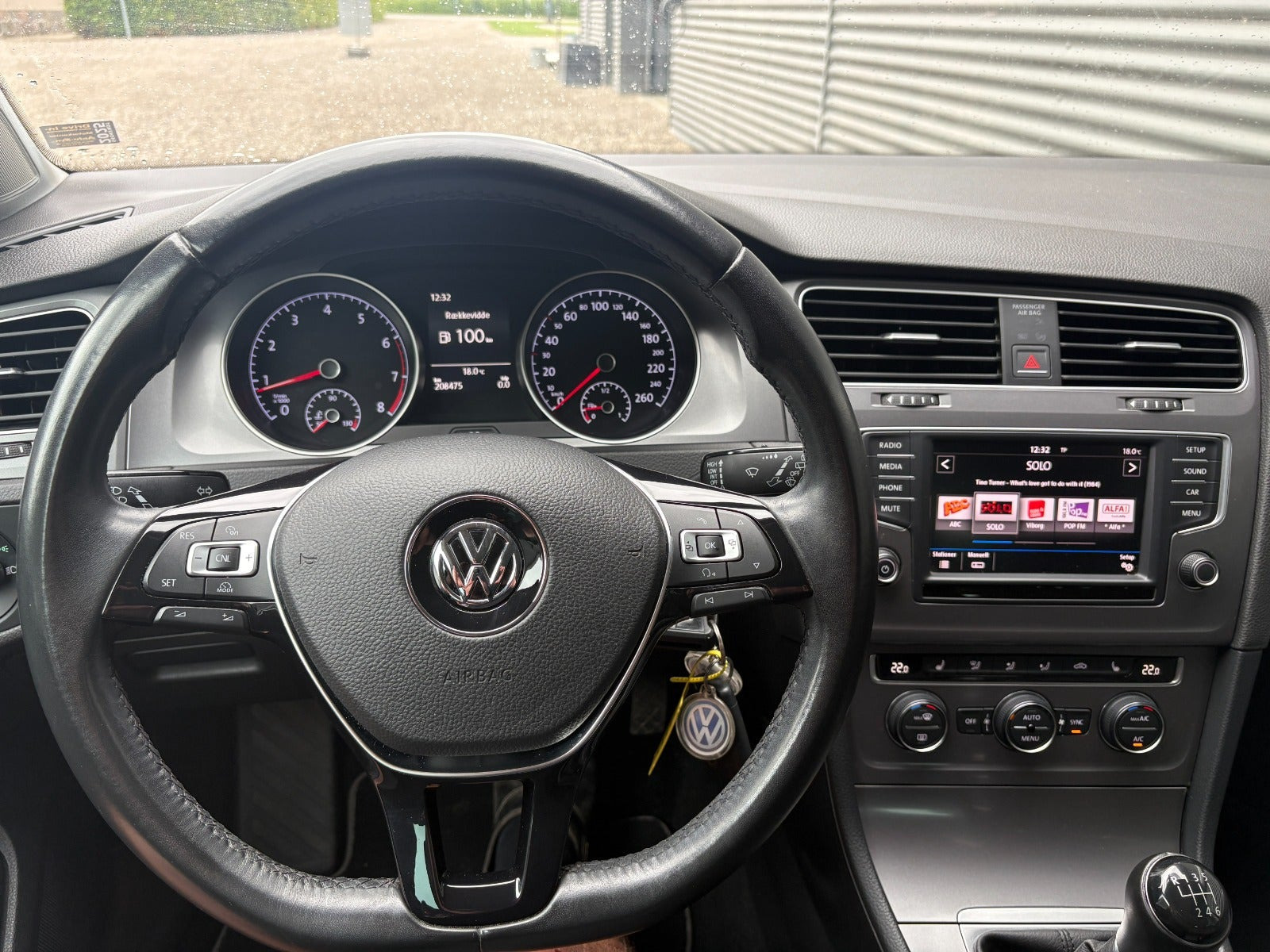 Blå VW Golf VII fra 2017