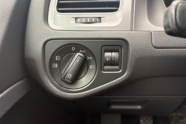 Blå VW Golf VII fra 2017