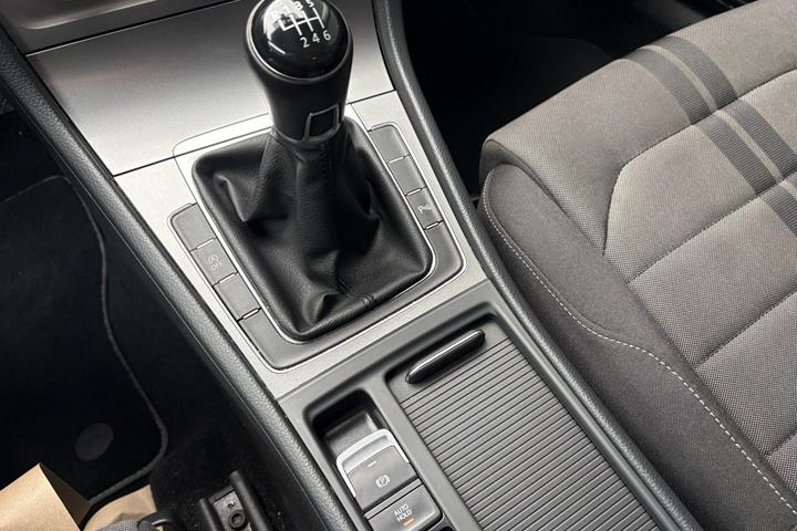 Blå VW Golf VII fra 2017