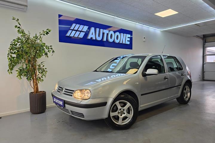 Sølv VW Golf IV fra 2002