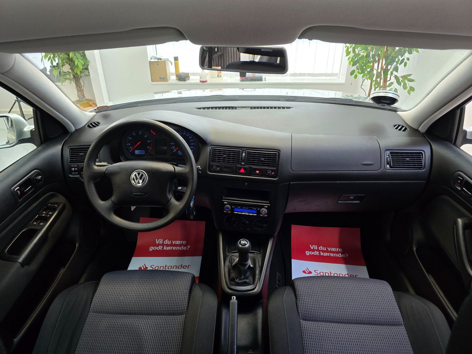 Sølv VW Golf IV fra 2002