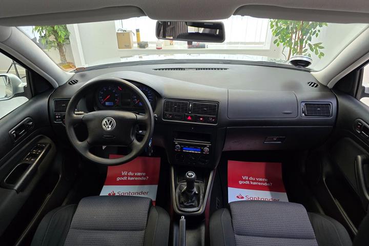 Sølv VW Golf IV fra 2002