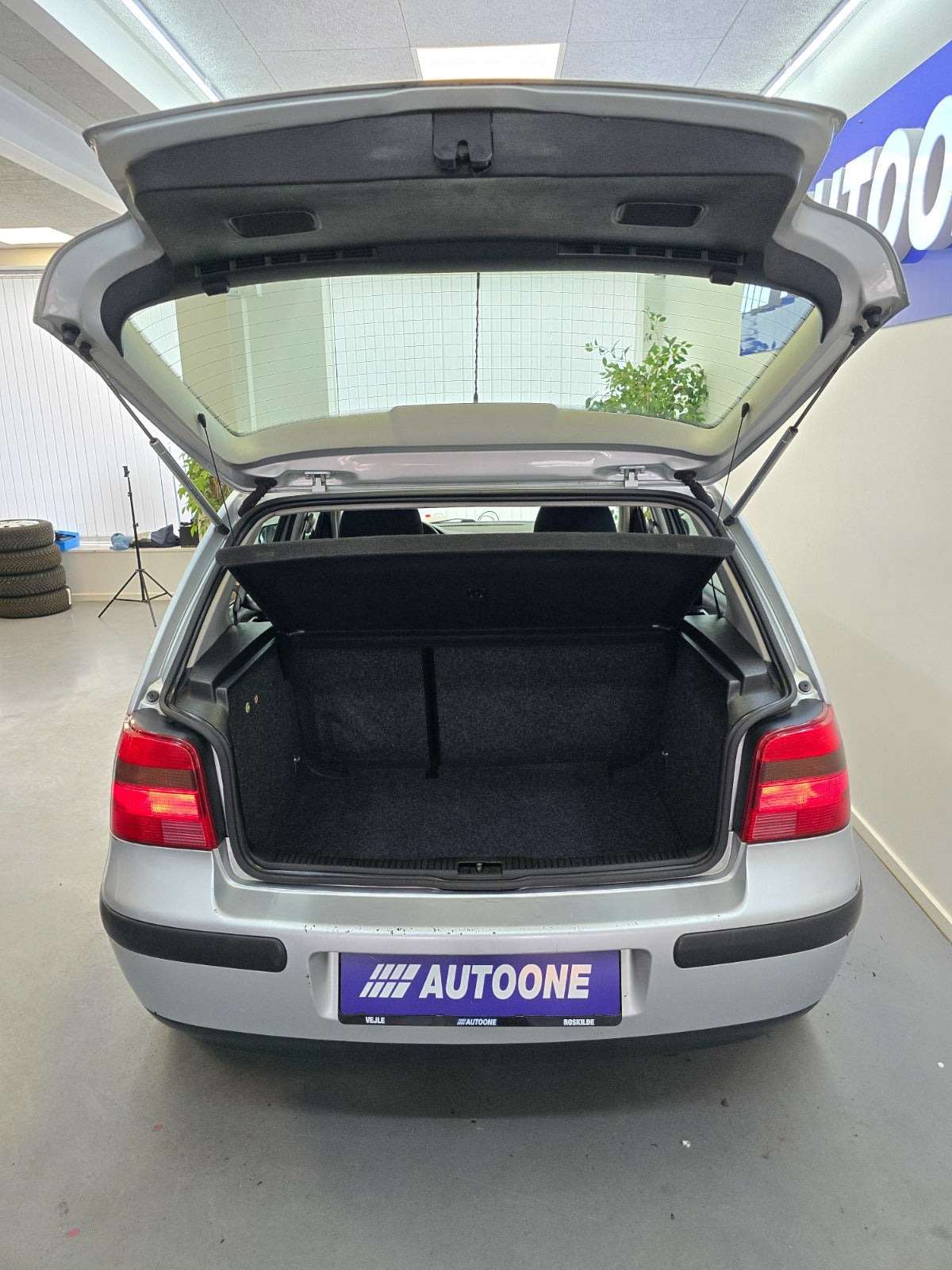 Sølv VW Golf IV fra 2002