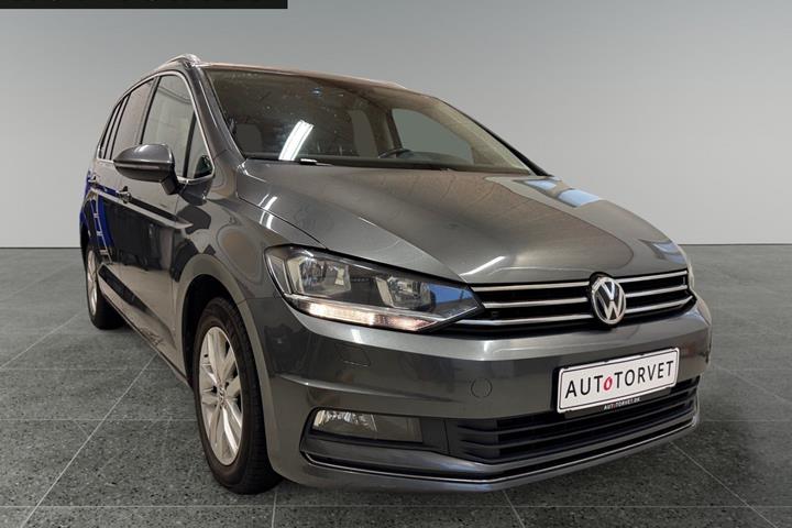 Grå VW Touran fra 2018