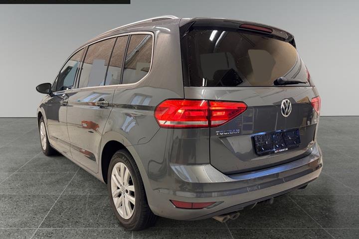 Grå VW Touran fra 2018