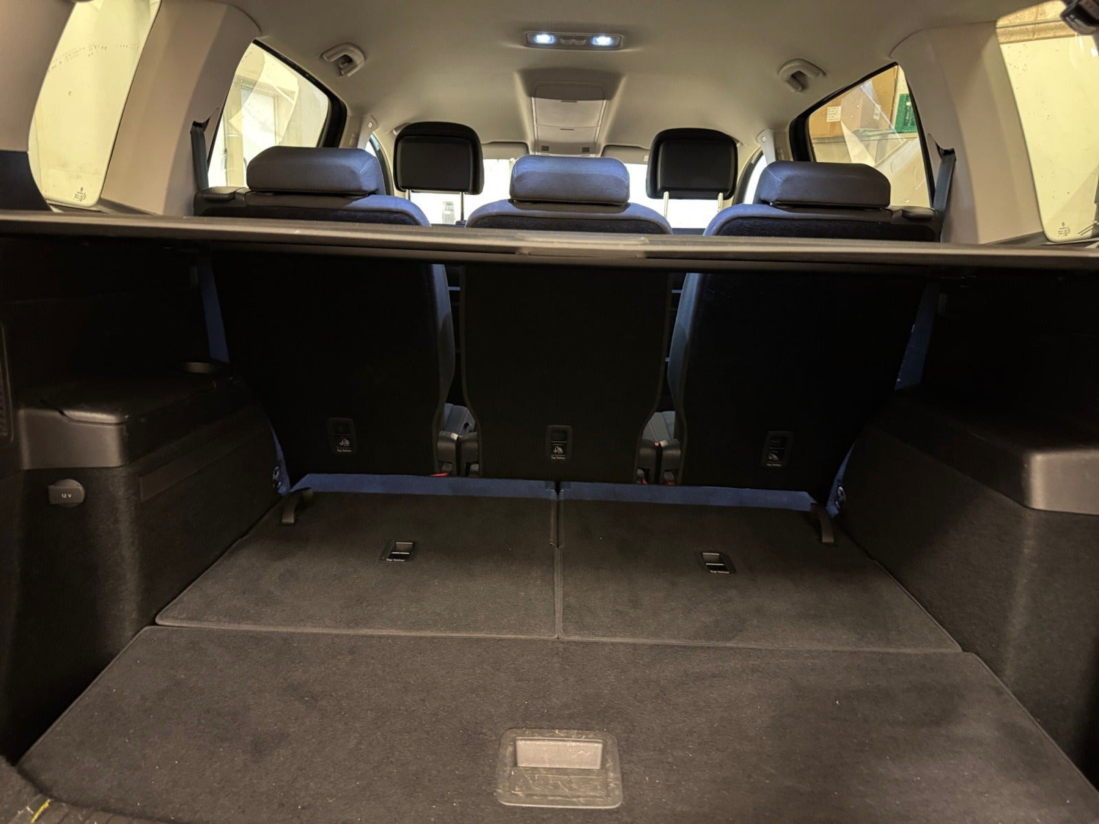 Grå VW Touran fra 2018