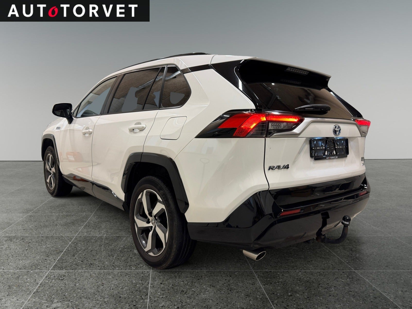 Hvid Toyota RAV4 fra 2020