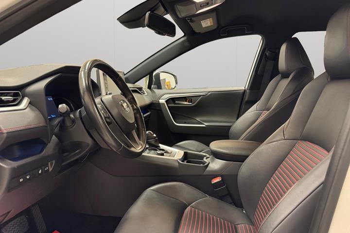 Hvid Toyota RAV4 fra 2020