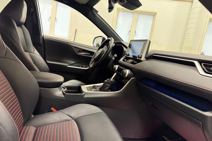 Hvid Toyota RAV4 fra 2020
