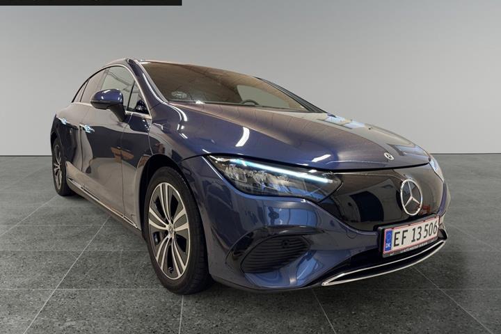 Blå Mercedes EQE300 fra 2024