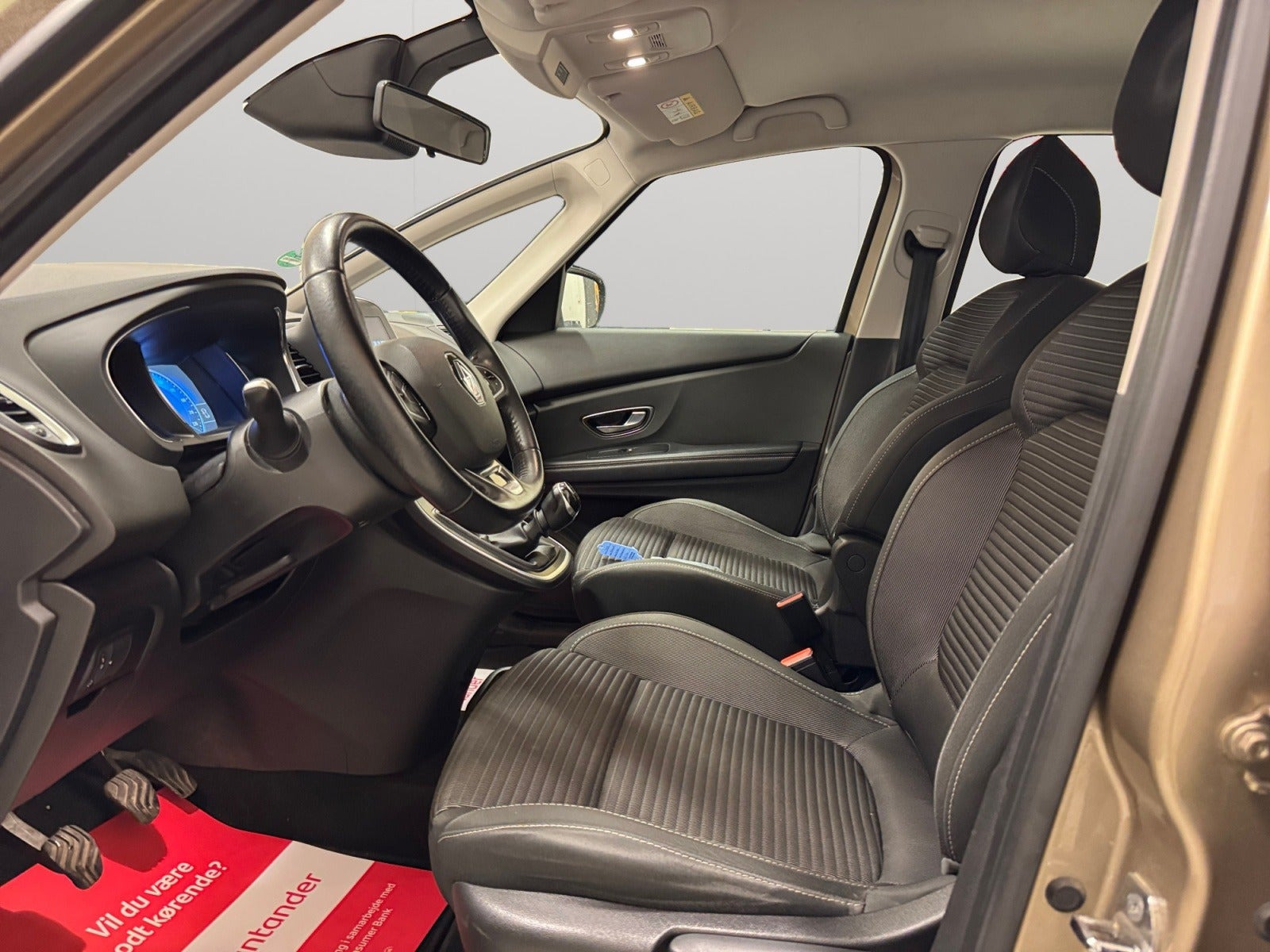 Orange Renault Scenic IV fra 2017