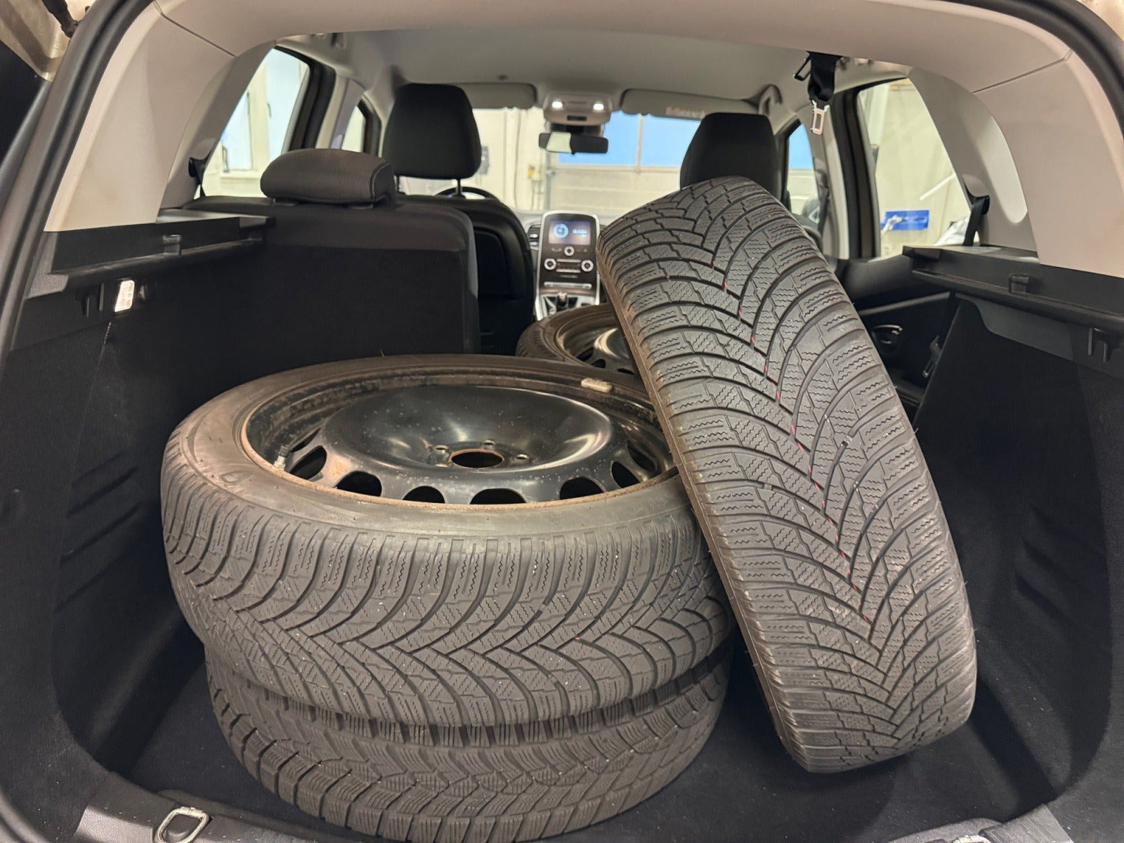 Orange Renault Scenic IV fra 2017