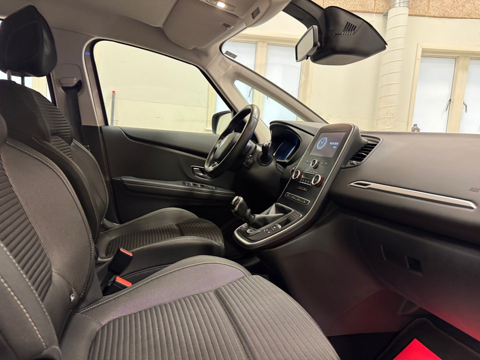 Orange Renault Scenic IV fra 2017