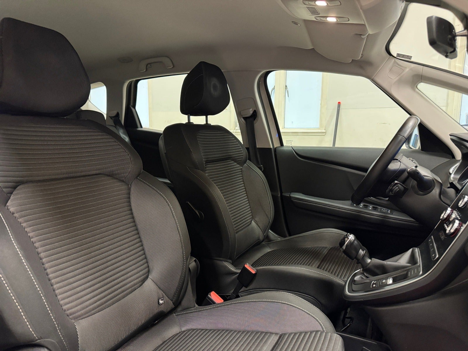 Orange Renault Scenic IV fra 2017
