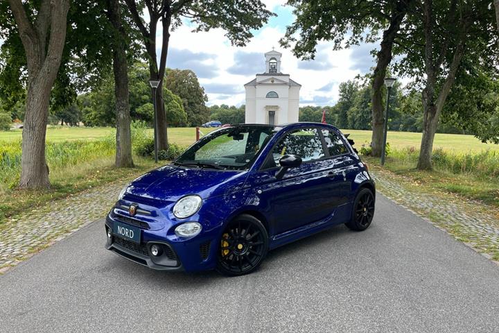 Blå Abarth 595C fra 2019