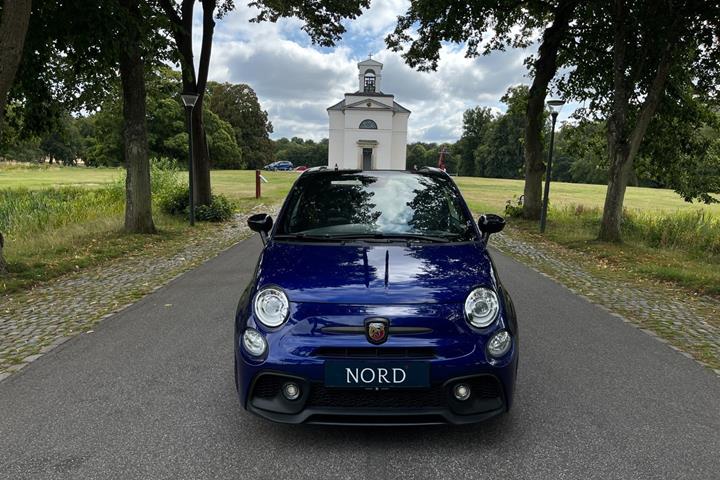 Blå Abarth 595C fra 2019