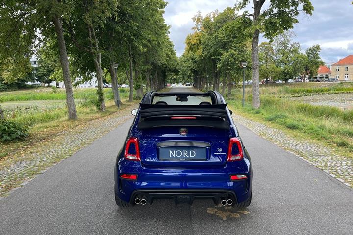 Blå Abarth 595C fra 2019