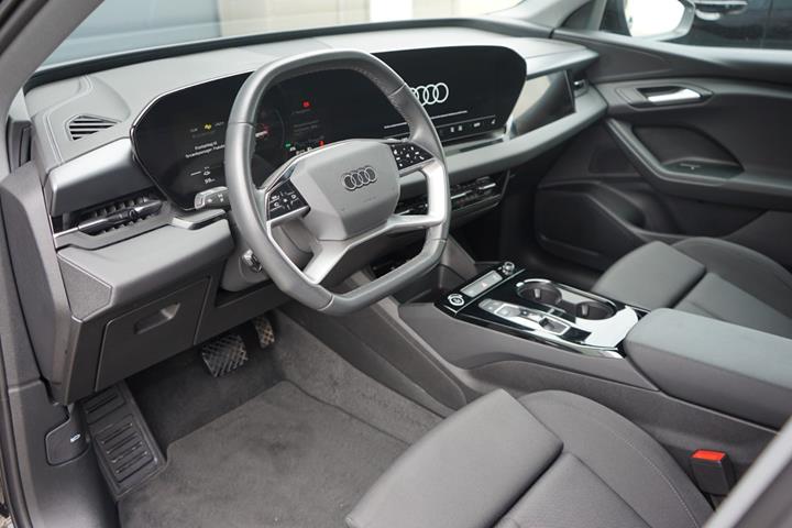 Sort Audi Q6 e-tron fra 2025