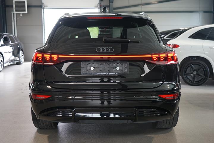 Sort Audi Q6 e-tron fra 2025