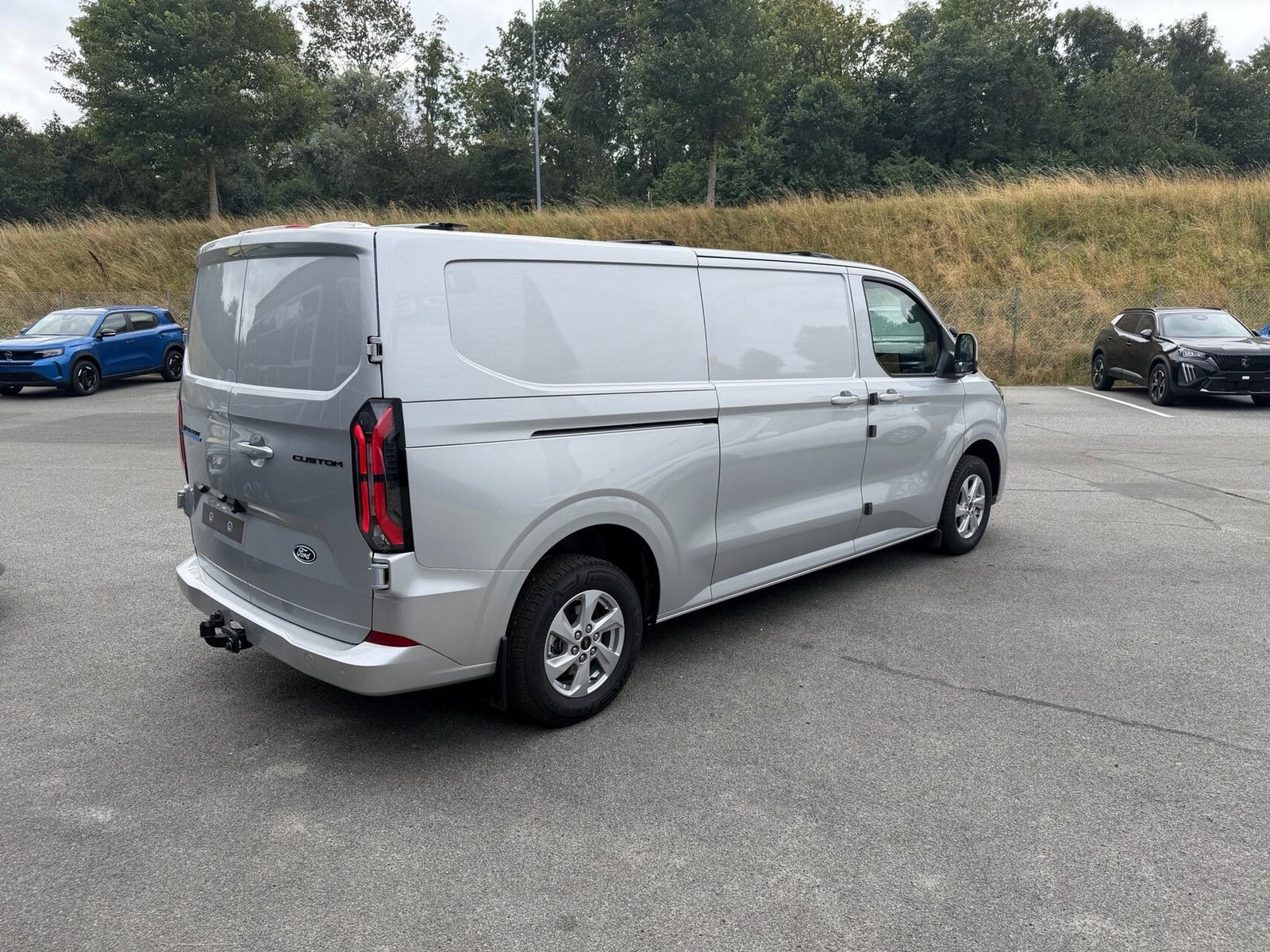 Sølv Ford E-Transit Custom 340 L2 fra 2026