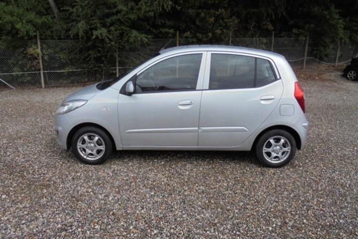 Sølv Hyundai i10 fra 2011