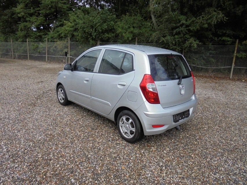 Sølv Hyundai i10 fra 2011