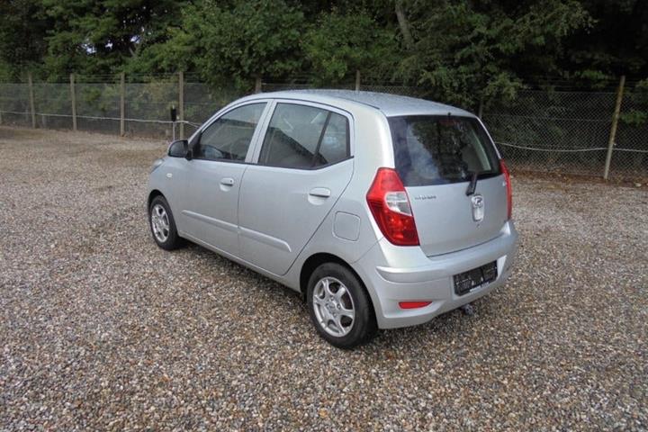 Sølv Hyundai i10 fra 2011