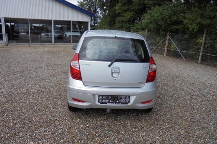 Sølv Hyundai i10 fra 2011