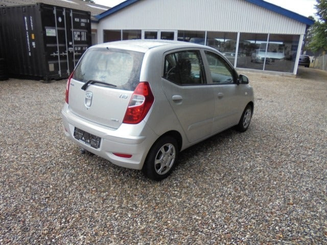 Sølv Hyundai i10 fra 2011
