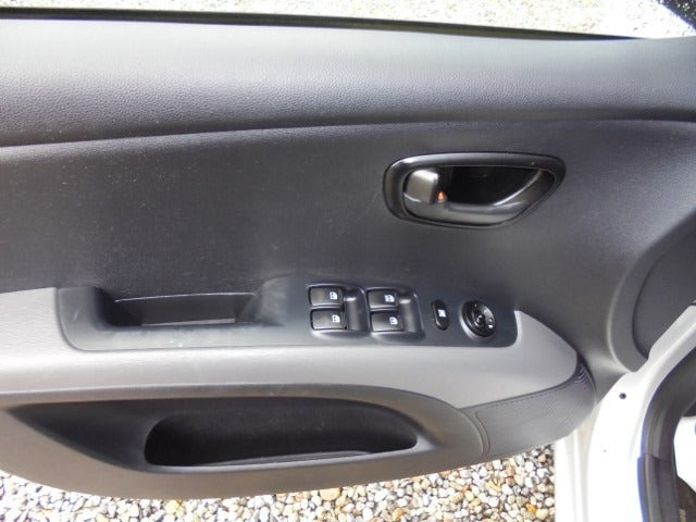 Sølv Hyundai i10 fra 2011