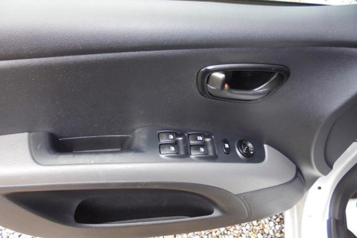 Sølv Hyundai i10 fra 2011