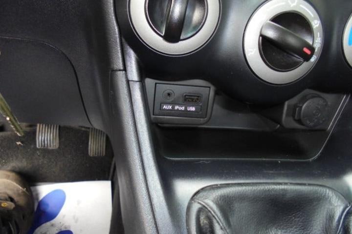 Sølv Hyundai i10 fra 2011