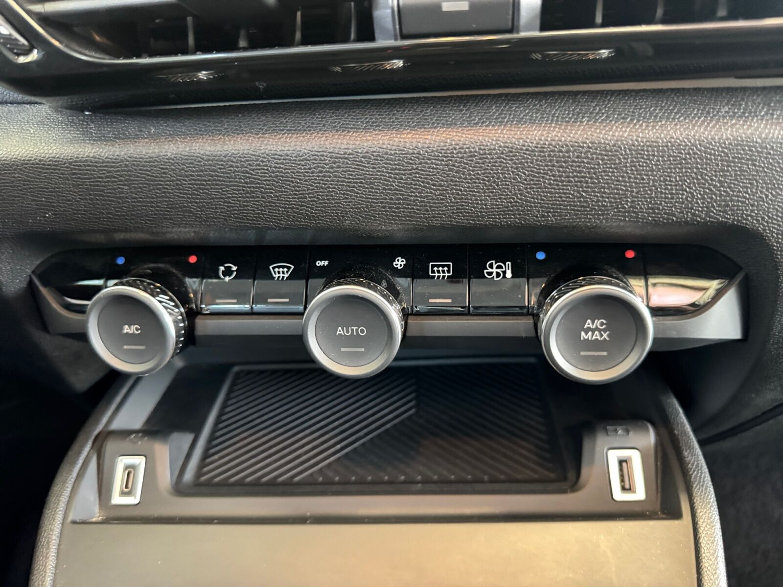Grå Citroën ë-C4 fra 2024