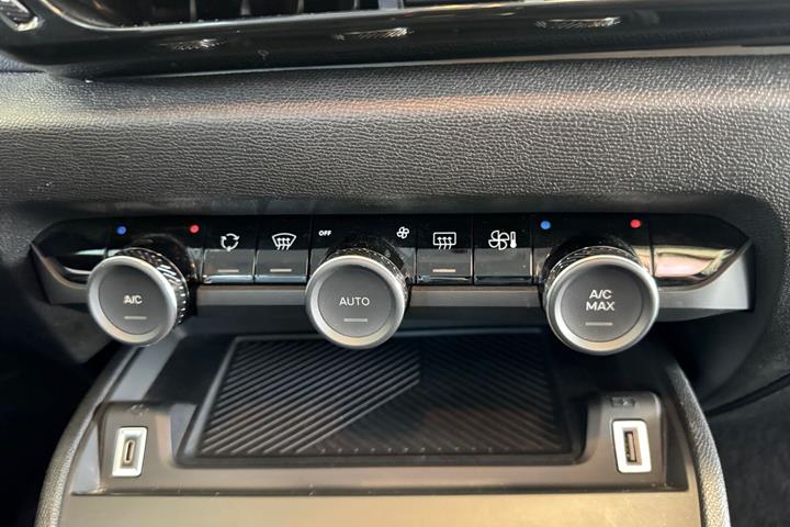 Grå Citroën ë-C4 fra 2024
