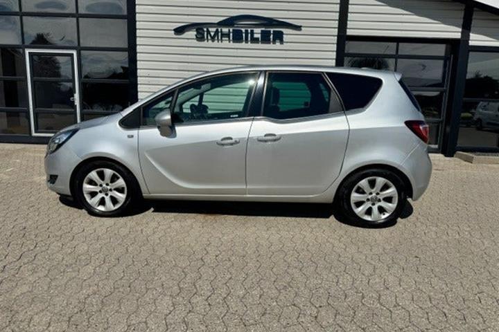 Sølv Opel Meriva fra 2016